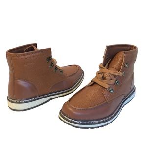 NWOT XRAY MENS BOOTS 7.5 faux leather upper lace up mid-sole casual fall…